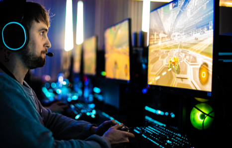 Students looking at game on screens as part of Esports Production and Management